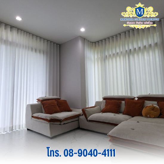 ผ้าม่านสีพื้นช่วยทำให้เฟอร์นิเจอร์ดูเด่นขึ้น